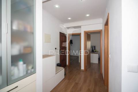 Apartamento t2 remodelado no forte da casa