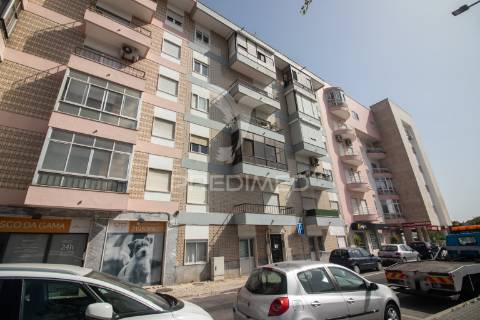 Apartamento t2 remodelado no forte da casa