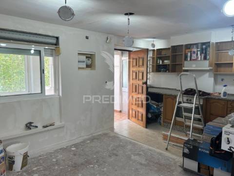 Apartamento t2 + sótão nos olivais (lisboa)