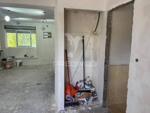 Apartamento t2 + sótão nos olivais (lisboa)