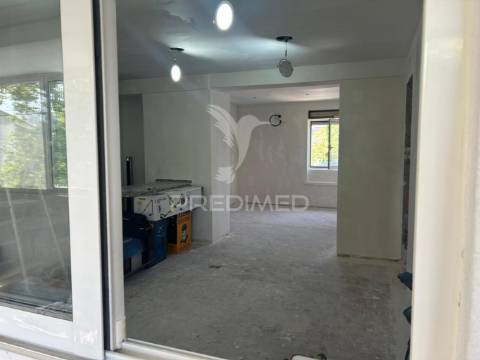 Apartamento t2 + sótão nos olivais (lisboa)