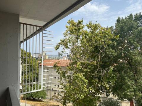 Apartamento t2 + sótão nos olivais (lisboa)