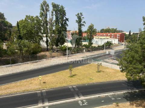 Apartamento t2 + sótão nos olivais (lisboa)