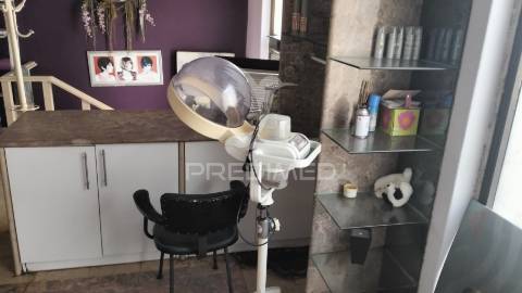Loja para salão , estética, comercio. ou até mesmo para habitação.