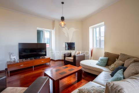 Prédio com potencial para hostel ou alojamento local | vista incrível sobre o funchal | santo antónio