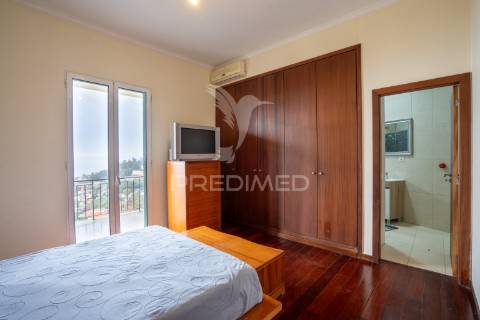 Prédio com potencial para hostel ou alojamento local | vista incrível sobre o funchal | santo antónio