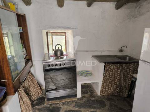 Moradia t1 com quintal na mesquita, baixo alentejo