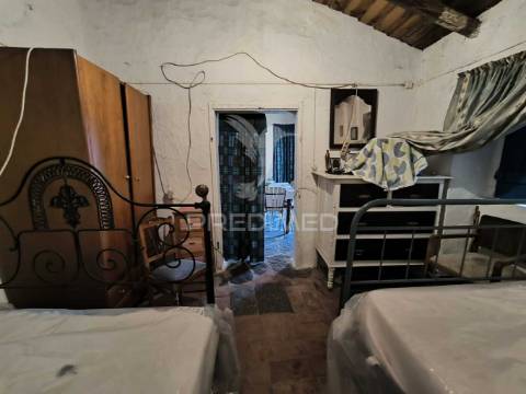 Moradia t1 com quintal na mesquita, baixo alentejo
