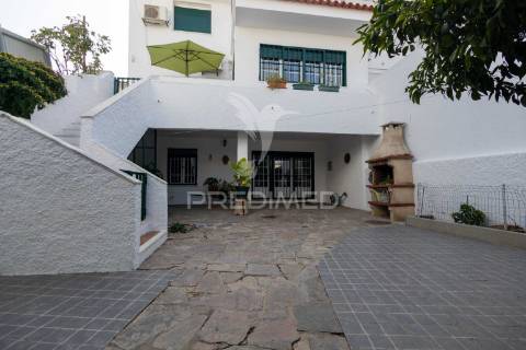 Moradia t6 com jardim em elvas