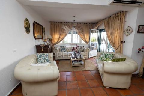Moradia t6 com jardim em elvas