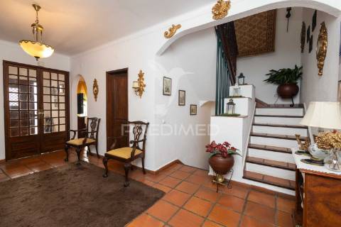 Moradia t6 com jardim em elvas