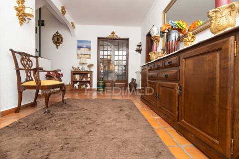 Moradia t6 com jardim em elvas