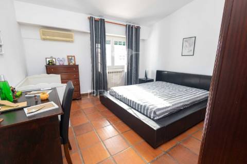 Moradia t6 com jardim em elvas