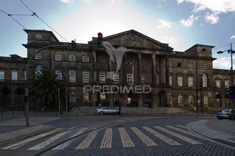 T1+1 na baixa do porto