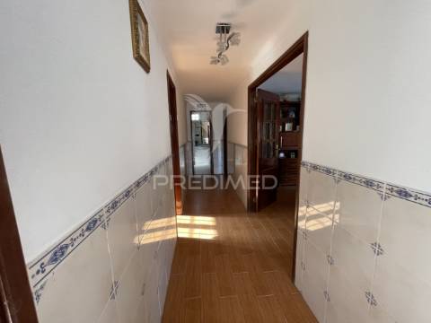 Moradia t3 à venda com terreno de 5.000 m² – carvalhal (mêda)
