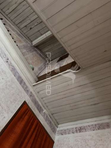 Prédio único para remodelação total com jardim interno em santana – sesimbra