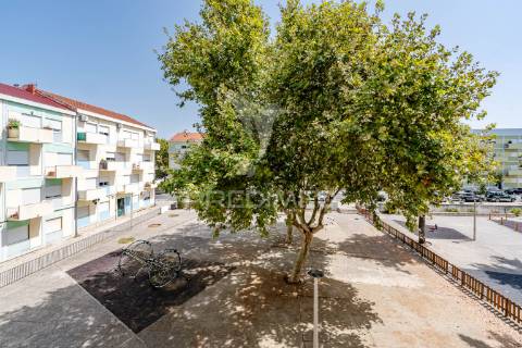 Apartamento t2 remodelado no barreiro