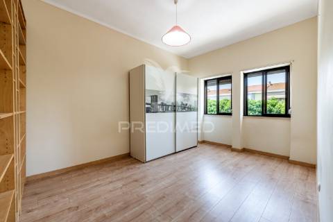 Apartamento t2 remodelado no barreiro