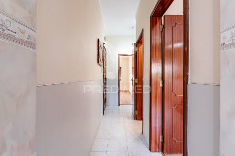 Apartamento t2 remodelado no barreiro