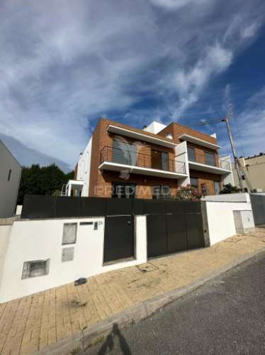 Moradia geminada t3 com garagem em santa marta de portuzelo, viana do castelo
