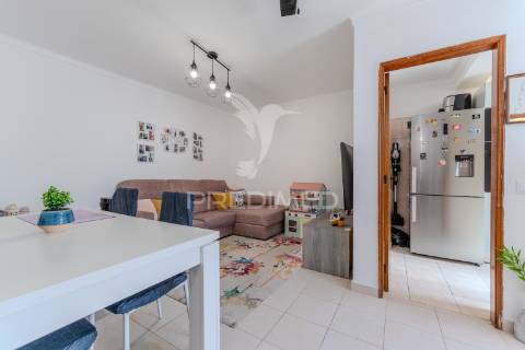 Reservado! apartamento t1+1 em ferragudo com terraço a 5 minutos de várias praias paradisíacas!