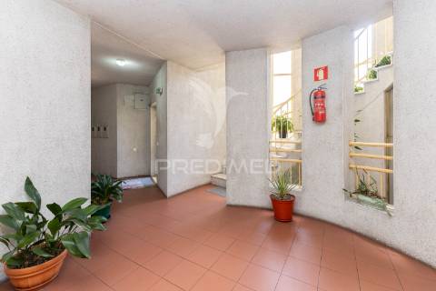 Apartamento t2 para venda em sobrosa, paredes