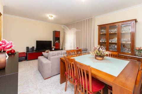 Apartamento t2 para venda em sobrosa, paredes