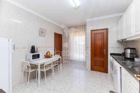 Apartamento t2 para venda em sobrosa, paredes