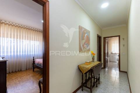 Apartamento t2 para venda em sobrosa, paredes