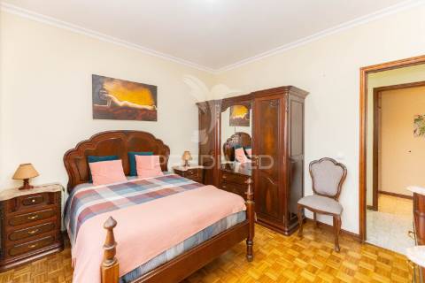 Apartamento t2 para venda em sobrosa, paredes