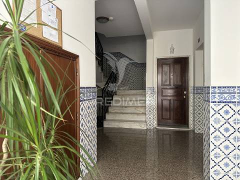 Apartamento t1, c/ garagem, fátima