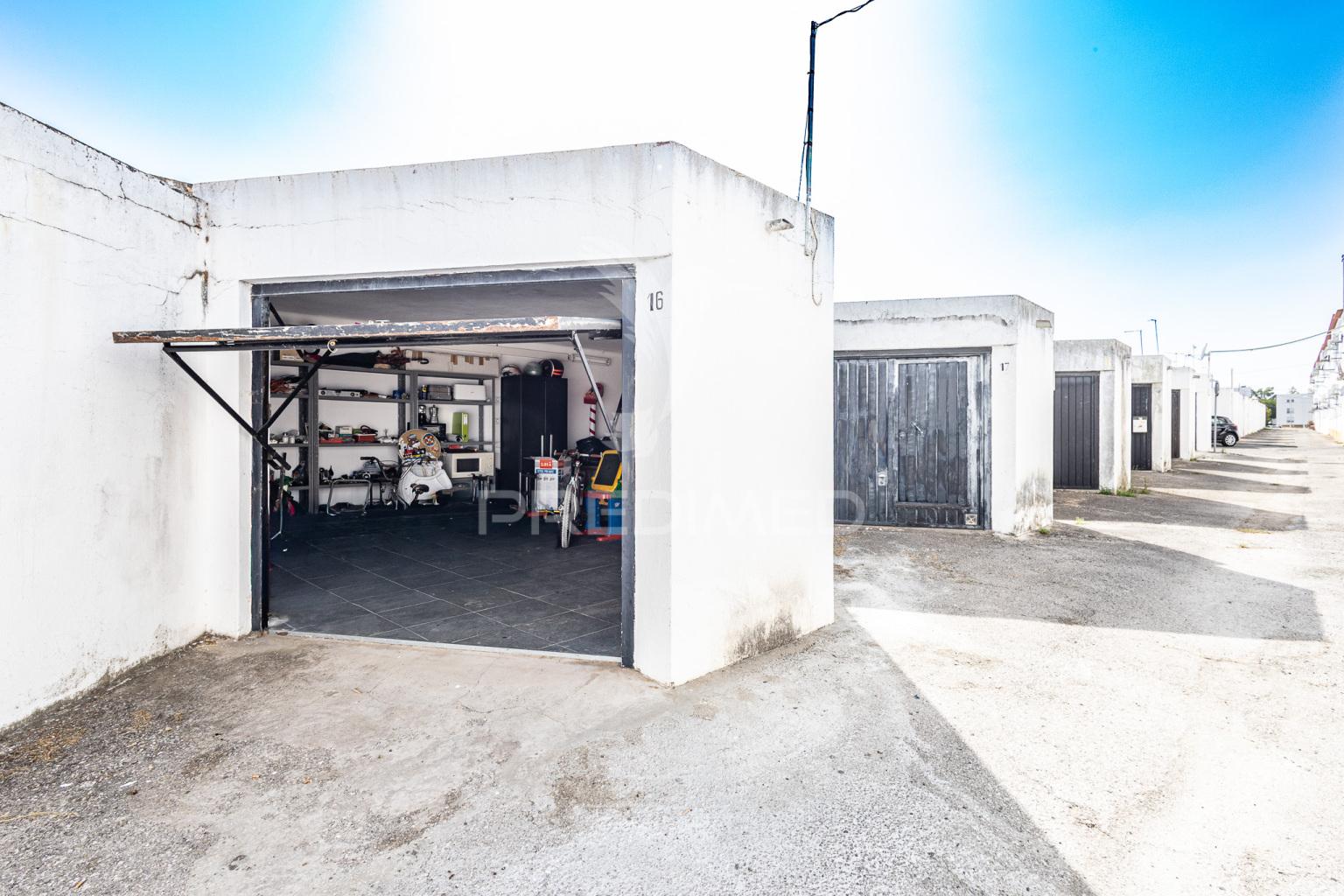 Garagem com barbecue