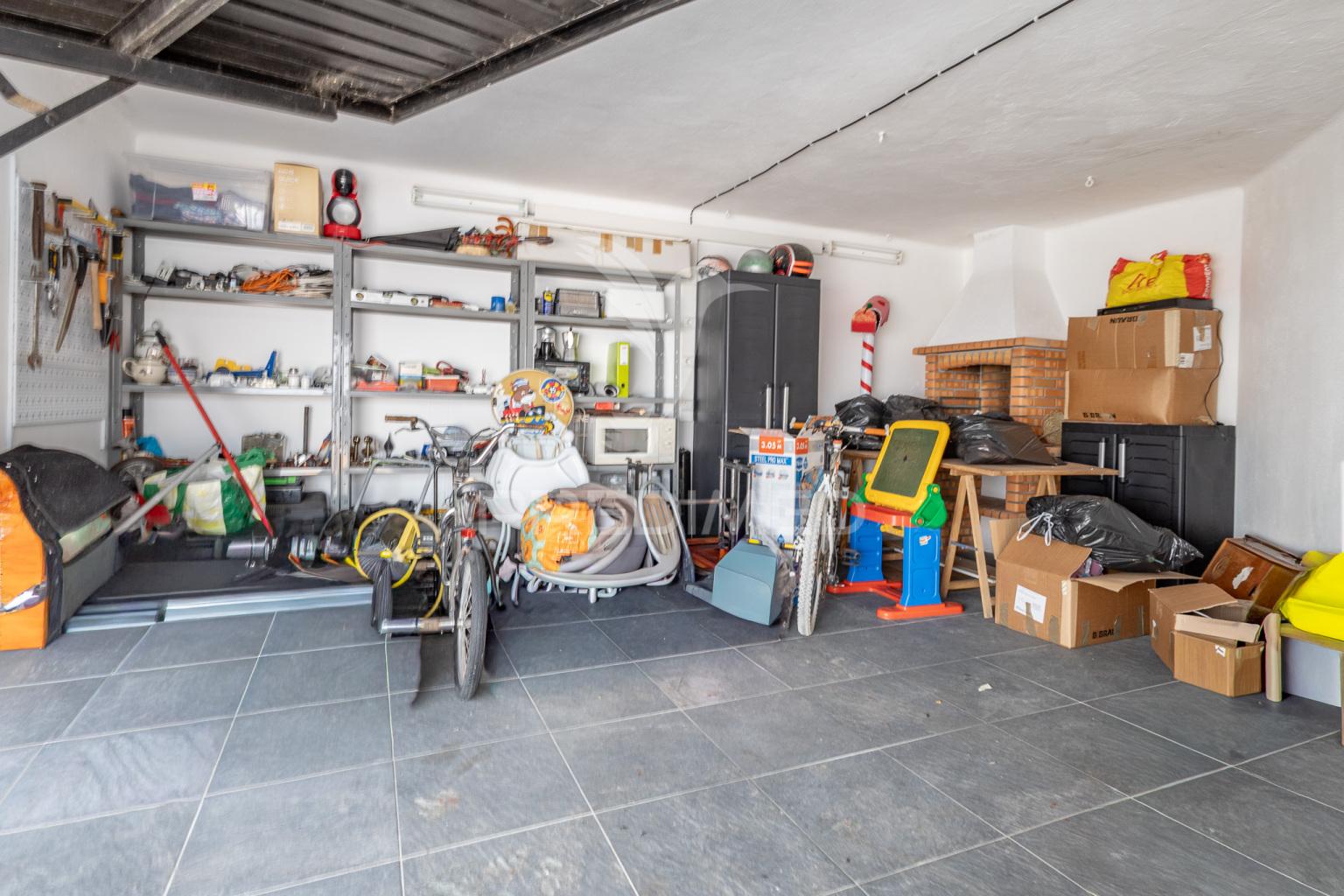 Garagem com barbecue