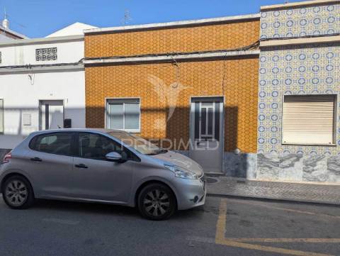 Casa antiga para recuperar, 115m2, bastante central