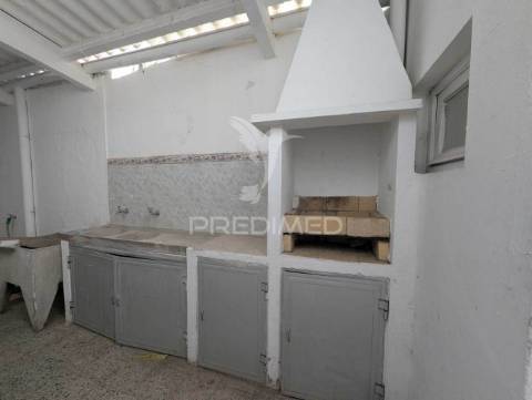 Casa antiga para recuperar, 115m2, bastante central