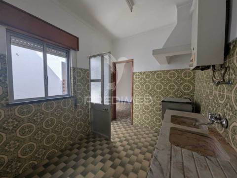 Casa antiga para recuperar, 115m2, bastante central