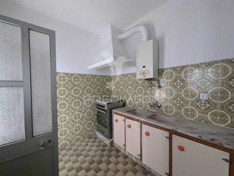 Casa antiga para recuperar, 115m2, bastante central