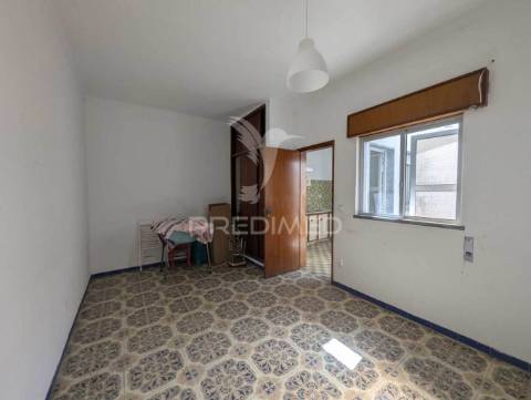 Casa antiga para recuperar, 115m2, bastante central