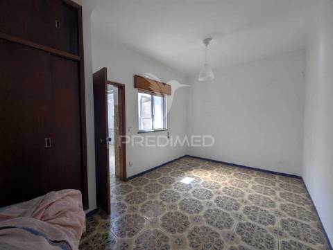 Casa antiga para recuperar, 115m2, bastante central