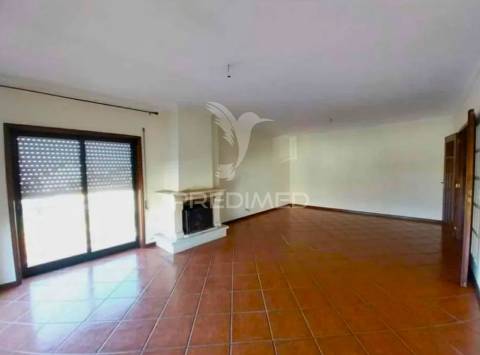 Apartamento t4 duplex em santa joana