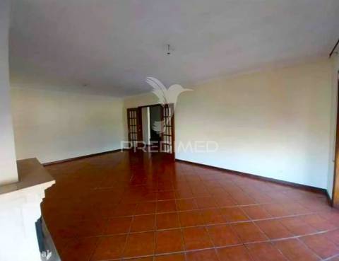 Apartamento t4 duplex em santa joana