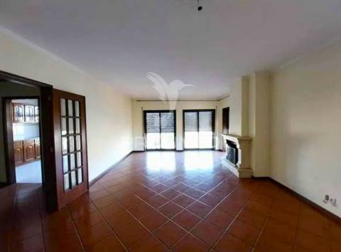 Apartamento t4 duplex em santa joana