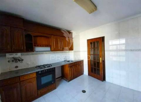 Apartamento t4 duplex em santa joana