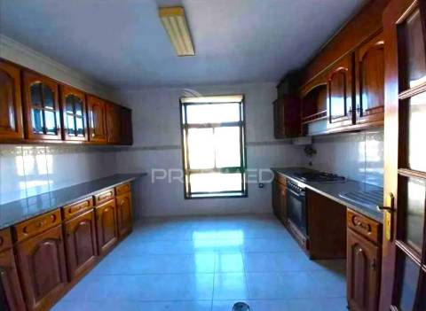Apartamento t4 duplex em santa joana