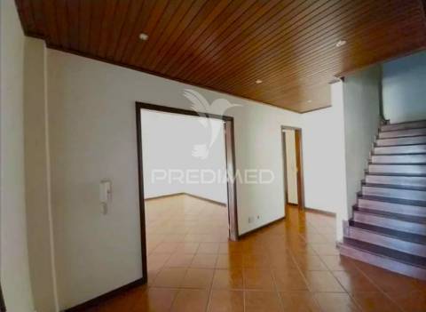 Apartamento t4 duplex em santa joana