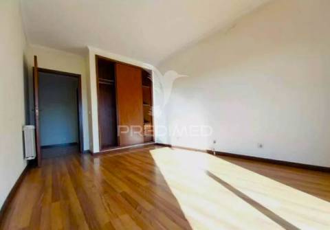 Apartamento t4 duplex em santa joana