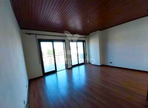 Apartamento t4 duplex em santa joana
