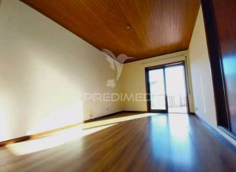 Apartamento t4 duplex em santa joana
