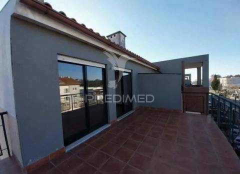 Apartamento t4 duplex em santa joana