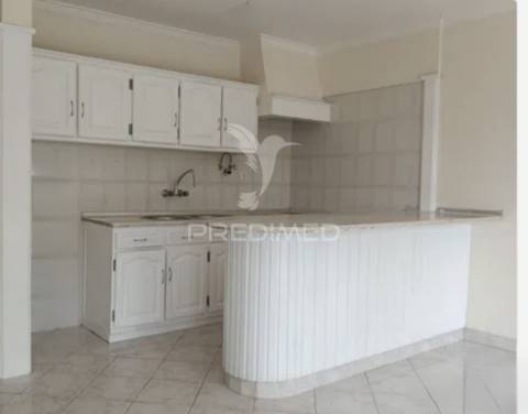 Apartamento t1 com parqueamento – acesso direto à praia do magoito
